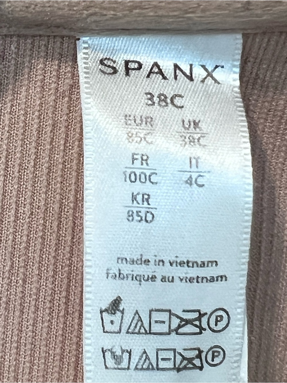 VGUC Two (2) 38C SPANX full coverage
Bra-llelujah! adjustable strap bras - Picture 12 of 16